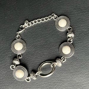 Silver tone and white beaded bracelet. Measures 7-9’’